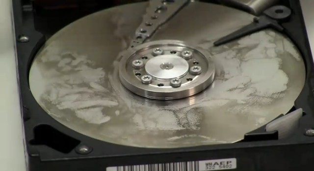 Поврежденная магнитная пластина в HDD